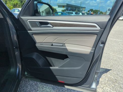 Used 2023 Volkswagen Atlas SE w/ Panoramic Sunroof Package FWD image 37