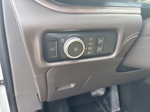 Used 2020 Ford Explorer Platinum w/ Premium Technology Package image 29