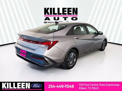 Used 2024 Hyundai Elantra SEL FWD image 8
