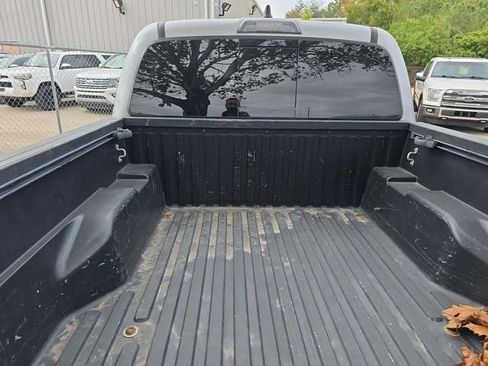 Used 2020 Toyota Tacoma TRD Off-Road image 10