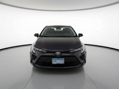 Used 2025 Toyota Corolla LE image 2