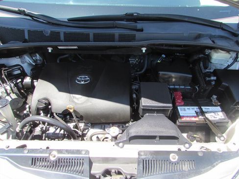 Used 2017 Toyota Sienna LE FWD image 34