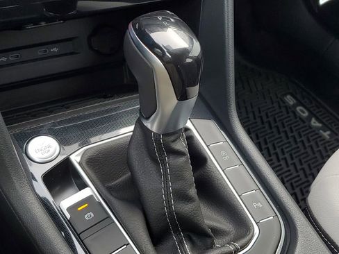 New 2026 Volkswagen Taos SE FWD image 30