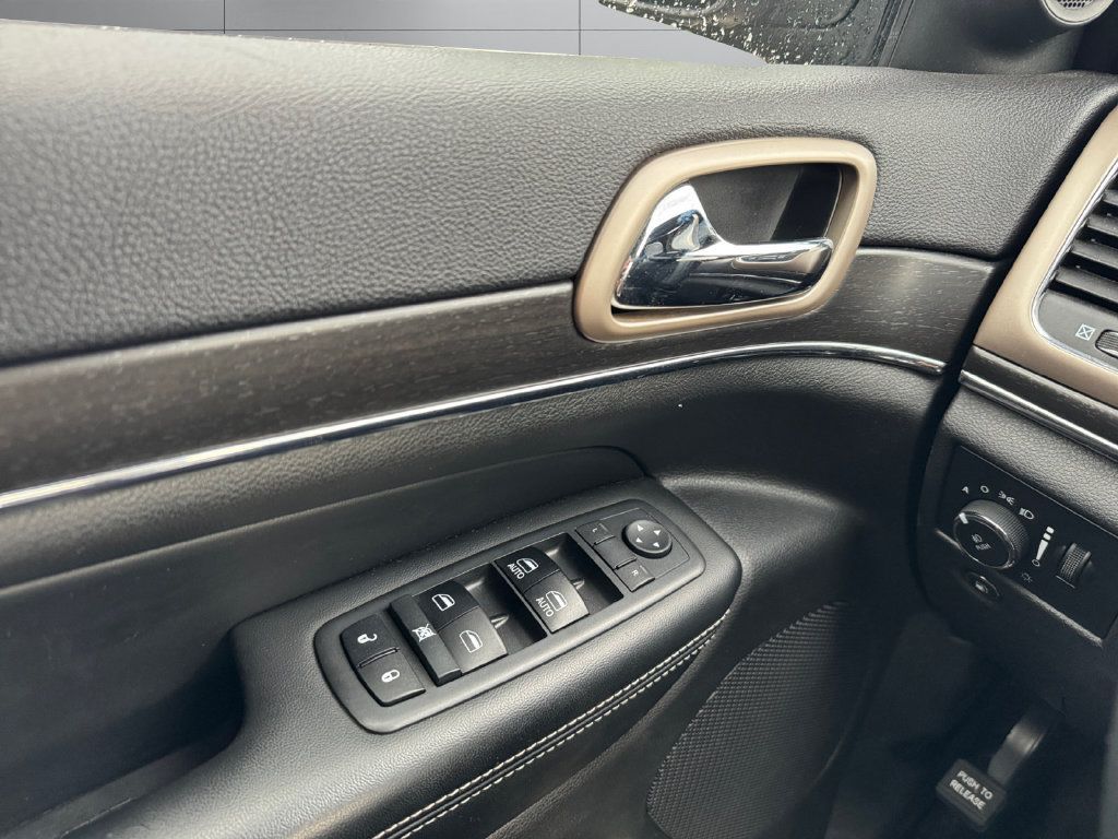 Used 2017 Jeep Grand Cherokee Limited AWD/4WD image 11