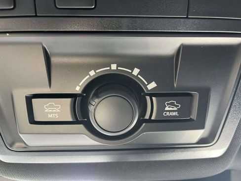 Used 2018 Toyota Tacoma TRD Off-Road AWD/4WD image 32