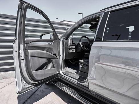 Used 2026 Cadillac Escalade V w/ LPO, ONYX Package AWD/4WD image 34