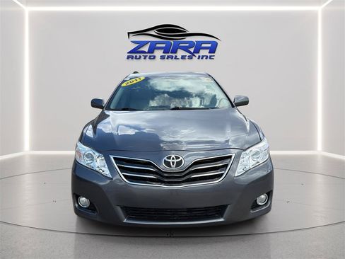 Used 2011 Toyota Camry XLE w/ SE/XLE Extra-Value Pkg FWD image 2
