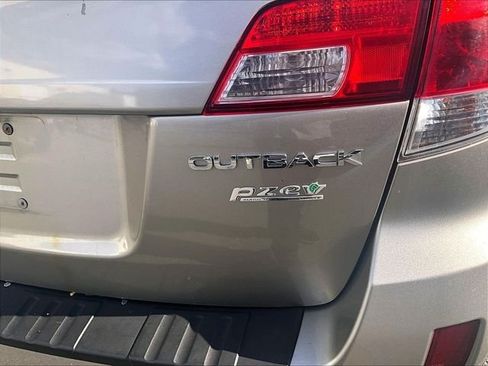 Used 2014 Subaru Outback 2.5i Premium AWD/4WD image 8