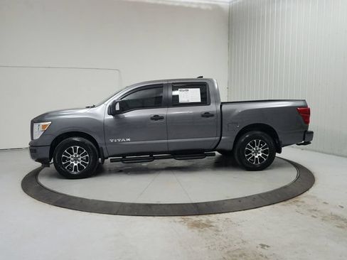 Used 2024 Nissan Titan SV w/ SV Convenience Package AWD/4WD image 5