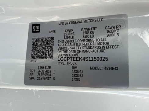 Used 2025 Chevrolet Colorado Trail Boss AWD/4WD image 32