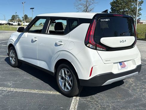 Used 2025 Kia Soul LX w/ LX Technology Package image 5