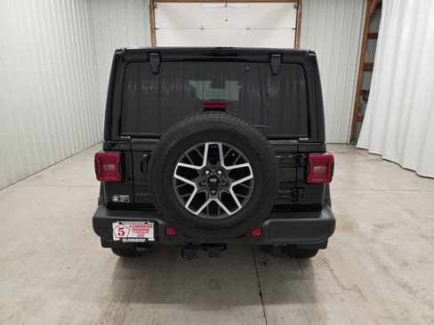 Used 2025 Jeep Wrangler Unlimited Sahara w/ Technology Group AWD/4WD image 4