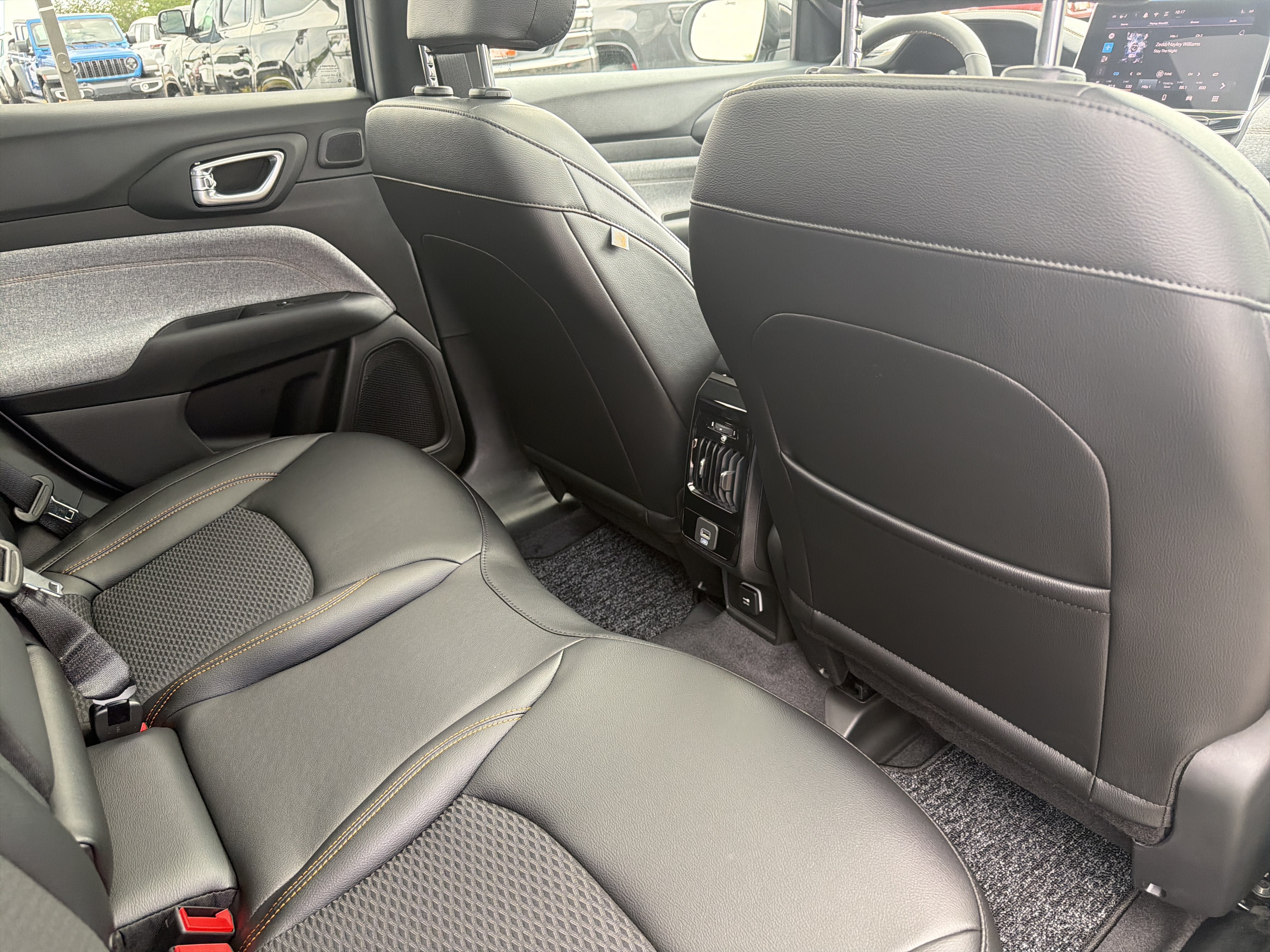New 2026 Jeep Compass Latitude AWD/4WD image 25