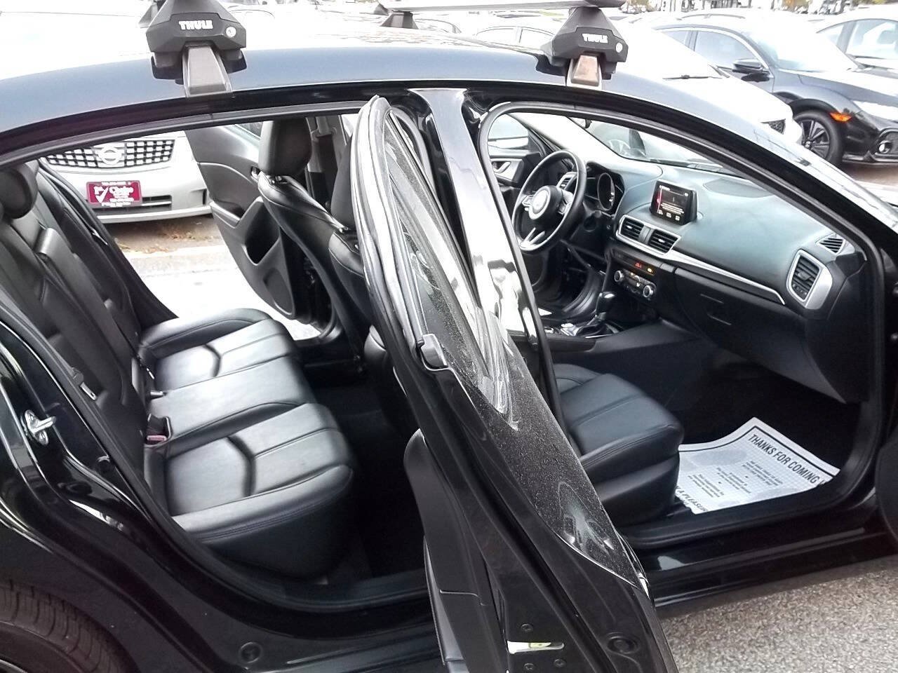 Used 2018 MAZDA MAZDA3 Touring FWD image 5
