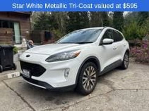 Used 2020 Ford Escape Titanium AWD/4WD image 3