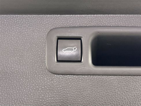 Used 2023 Toyota Highlander LE FWD image 37