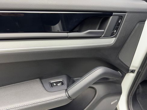 Used 2024 Porsche Cayenne Coupe image 39