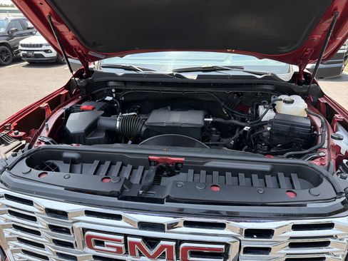 Used 2024 GMC Sierra 2500 Denali w/ Technology Package AWD/4WD image 37