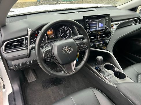 Used 2024 Toyota Camry SE image 11