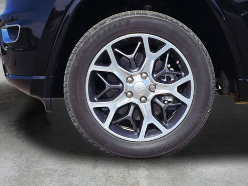 Used 2019 Jeep Grand Cherokee Overland AWD/4WD image 9