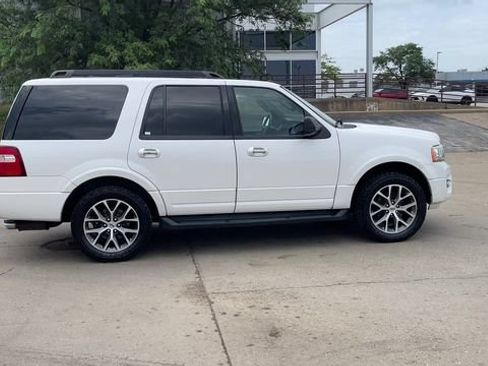 Used 2016 Ford Expedition XLT w/ Equipment Group 202A AWD/4WD image 9