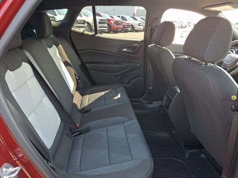 Used 2025 Chevrolet Trax RS image 15