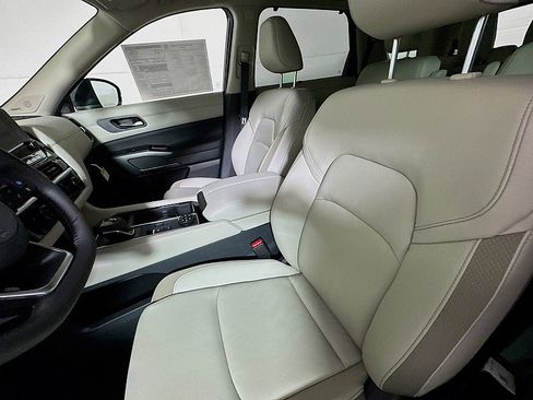 New 2025 Nissan Pathfinder SL w/ SL Premium Package image 11