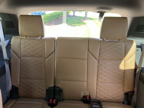 Used 2023 Cadillac Escalade Premium Luxury w/ LPO, Illumination Package AWD/4WD image 34