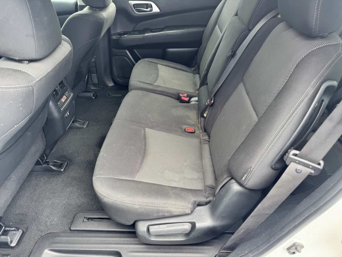 Used 2020 Nissan Pathfinder S FWD image 34