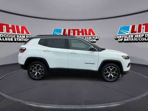 Used 2025 Jeep Compass Limited AWD/4WD image 9