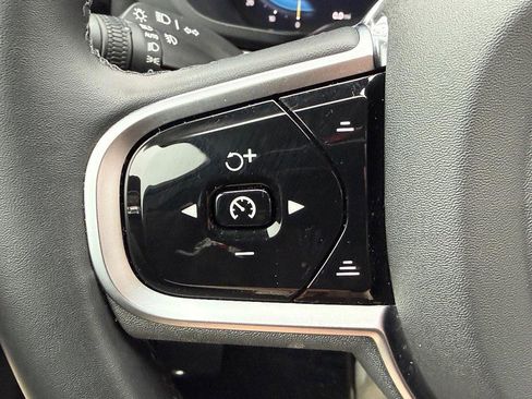 Certified 2025 Volvo XC60 B5 Plus image 18