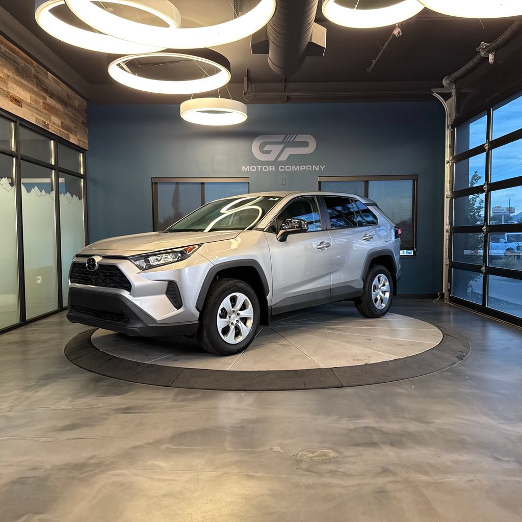 Used 2022 Toyota RAV4 LE AWD/4WD image 7