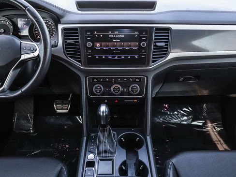 Used 2021 Volkswagen Atlas Cross Sport SE w/ Panoramic Sunroof Package image 13