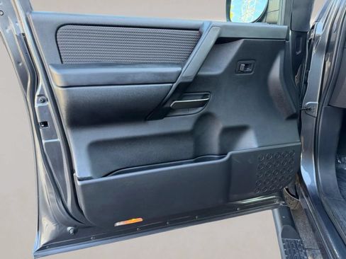Used 2012 Nissan Titan SV w/ SV Value Truck Pkg RWD image 7