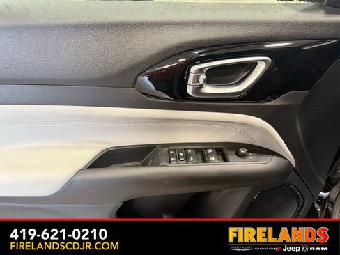 New 2025 Jeep Compass Limited w/ Sun & Sound Group AWD/4WD image 7