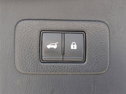 Used 2024 Nissan Armada SL w/ Captain's Chairs Package image 16