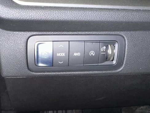Used 2024 Chevrolet Traverse LT w/ Enhanced Driving Package AWD/4WD image 23