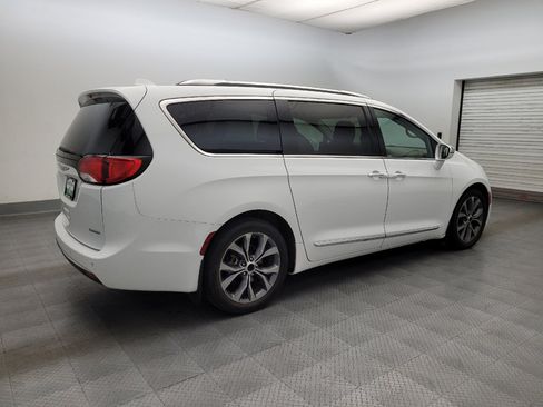 Used 2017 Chrysler Pacifica Limited FWD image 10