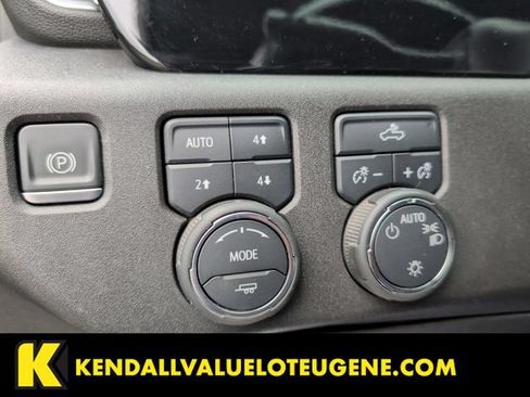 Used 2022 Chevrolet Silverado 1500 LT AWD/4WD image 18