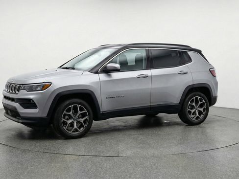 Used 2025 Jeep Compass Limited AWD/4WD image 3