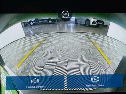 Used 2023 Volvo XC40 B4 Ultimate image 18