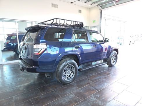 Used 2020 Toyota 4Runner Venture w/ Moonroof Package AWD/4WD image 8