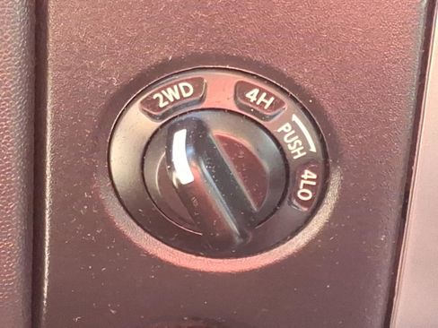 Used 2012 Nissan Titan SV w/ SV Premium Utility Pkg AWD/4WD image 10