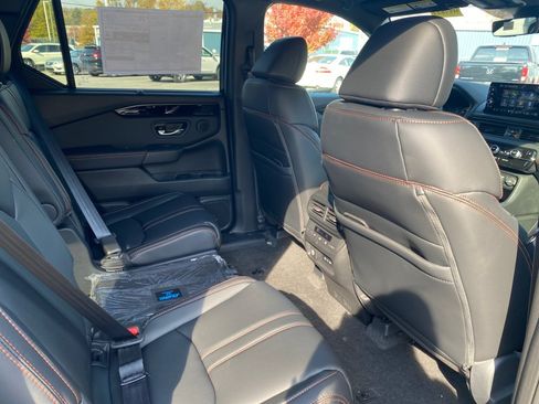 Used 2024 Honda Pilot TrailSport image 27