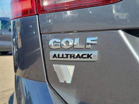 Used 2017 Volkswagen Golf Alltrack S image 7