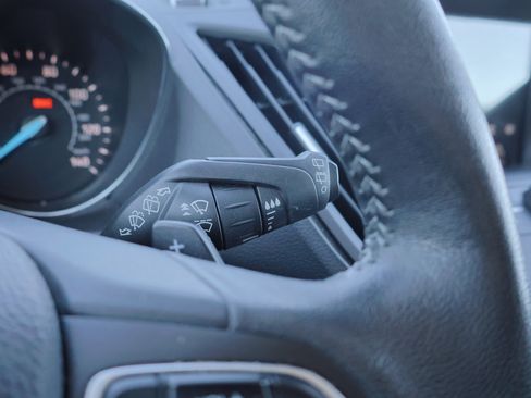 Used 2018 Ford Escape SE w/ SE Sport Appearance Package image 19