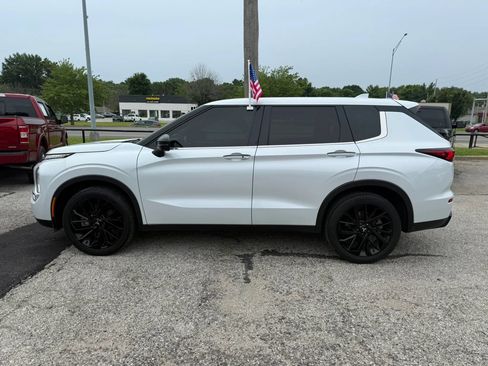 Used 2024 Mitsubishi Outlander SE Black Edition FWD image 8