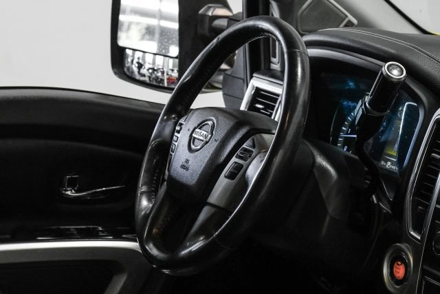 Used 2017 Nissan Titan PRO-4X w/ Pro-4x Convenience Package AWD/4WD image 16