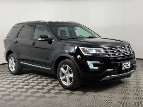 Used 2016 Ford Explorer XLT w/ Equipment Group 202A image 7