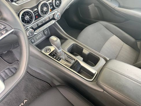 Used 2025 Nissan Sentra SV FWD image 36